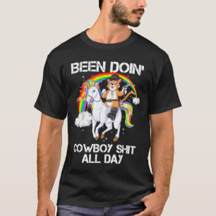 war den ganzen Tag lang im Cowboy T-Shirt