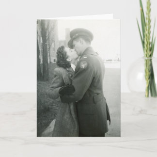War Kissing Couple Vintag Karte