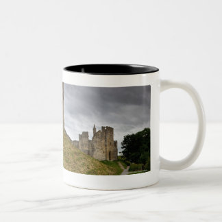 Warkworth Schloss in Northumberland, England Zweifarbige Tasse