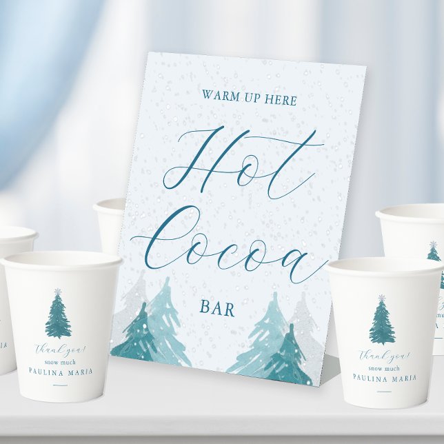 Warm Up Here Hot Cocoa Bar Wonderland Quinceanera  Sockelschild (Warm up here hot cocoa bar pedestal sign for a cold winter birthday wonderland quinceanera.)
