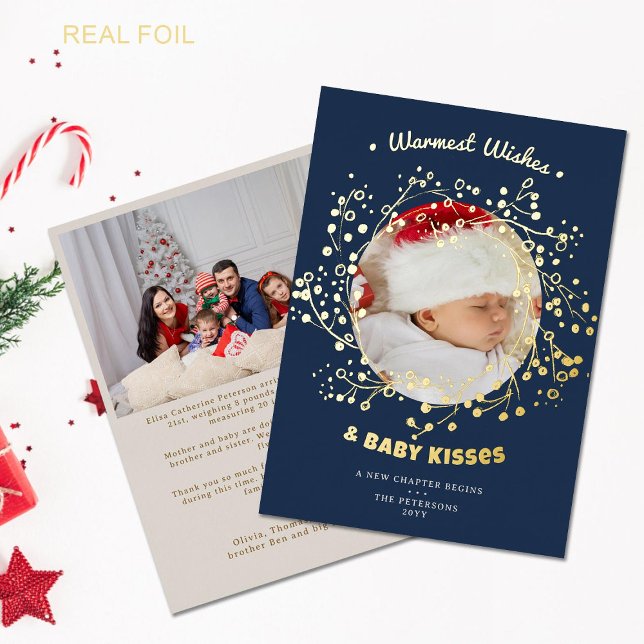 Warm wünscht Kisses Whimsical Baby Ankündigung (baby announcement family holiday christmas card two photos whimsical gold wreath elegant chic navy)
