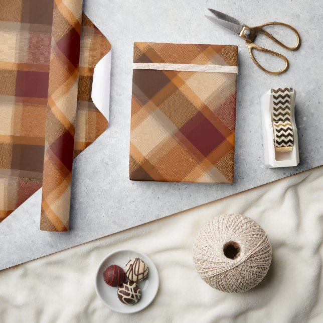 Warme Tanbraune Holzhütte Eiche Karomuster Geschenkpapier (Kunsthandwerk)