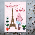 Warme Wünsche Paris Eiffel Tower Pink Weihnachten<br><div class="desc">Diese schöne Pariser Urlaubskarte bietet den Eiffelturm mit einem absolut schicken Mädchen,  das einen Schal trägt,  der neben schneebedeckten Oberhängen "It's Winter Baby" heißt. Weiße Schneeflocken fallen in den Hintergrund,  der monochrome Elemente mit "Warmsten Wünschen" Text hat. Einfach das Innere dieser Karte mit einer individuellen Urlaubsnachricht personalisieren.</div>