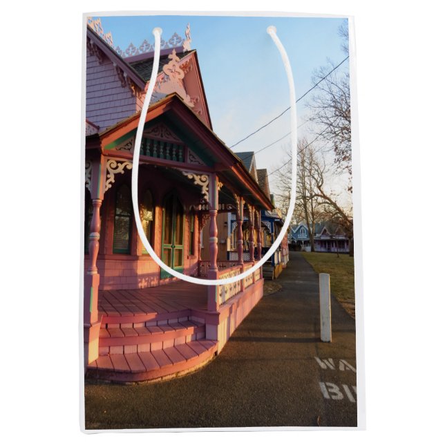 Warmer Sonnenuntergang auf Gingerbread - Martha's  Mittlere Geschenktüte (Vorderseite)