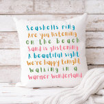 Warmer Wonderland Tropical Typografy Weihnachten Kissen<br><div class="desc">Kissen aus Weihnachtsbaumwolle an der Küste zeigen typografische Texte nach dem Motto "Winter Wonderland", aber mit einer tropischen Drehung, die sagt: "Muscheln Ring, hören Sie zu? — Am Strand glitzert Sand — Ein schöner Anblick, wir sind glücklich — in einem wärmeren Wunderland spazieren zu gehen". Die türkisblauen, orangefarbenen, rosa und...</div>