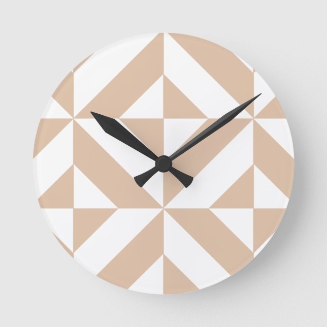 Warmes Beige Geometric Deko Cube Pattern Runde Wanduhr (Vorderseite)