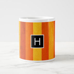Warmes, gewittertes Orange Red Stripes Monogramm Jumbo-Tasse