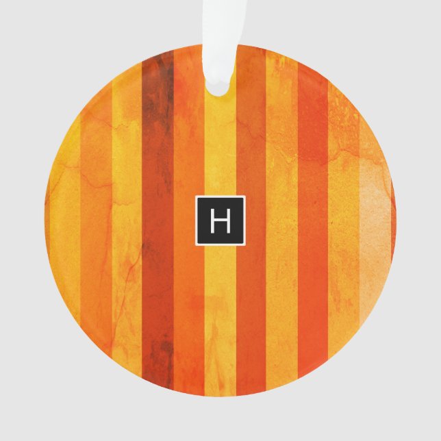 Warmes, gewittertes Orange Red Stripes Monogramm Ornament (Vorderseite)