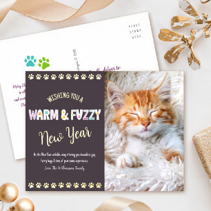 Warmes und flauschiges Neujahrs-Haustierfoto Purpu Folien Feiertagspostkarte