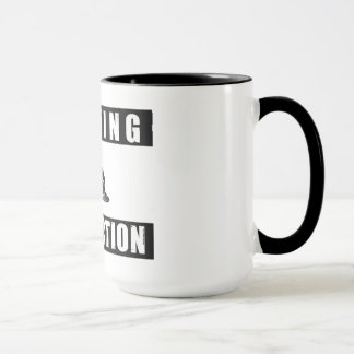 warnendes DJ in der Aktion höhlen die djing Tasse