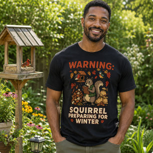 Warnendes Eichhörnchen bereitet sich auf den Winte T-Shirt