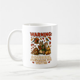 Warnendes Eichhörnchen, das sich auf den Winter vo Kaffeetasse