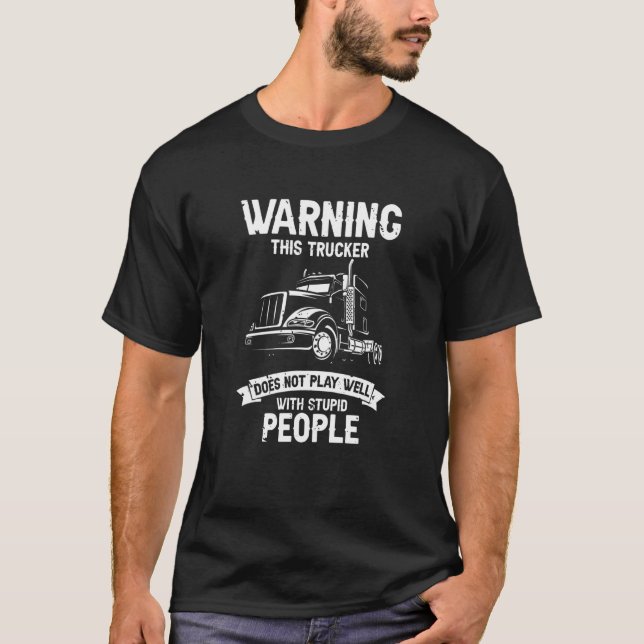 Warning This Trucker Does Not Play Well With Stupi T-Shirt (Vorderseite)