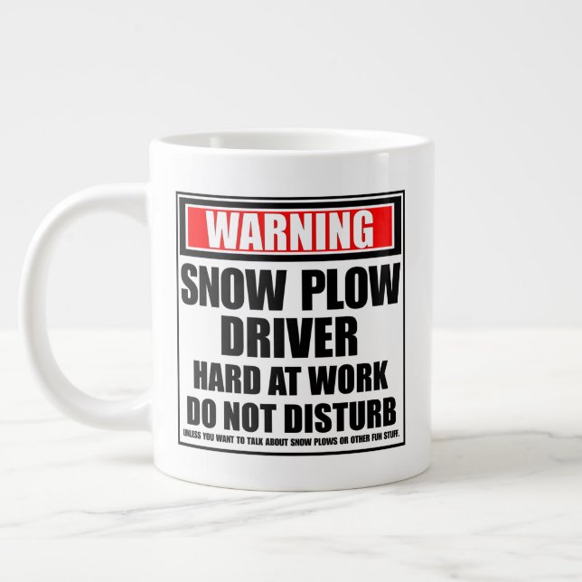 Warnschnee-Pflug-Treiber bei der Arbeit Jumbo-Tasse (Links)