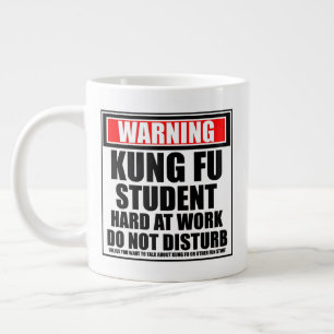 Warnung an Kung Fu Student hart am Arbeitsplatz Jumbo-Tasse