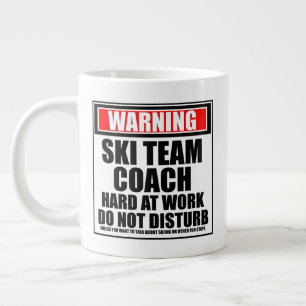 Warnung der Skilehrer bei der Arbeit stört nicht Jumbo-Tasse