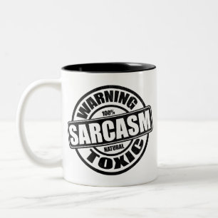 Warnung der toxischen Sarcasm-humorvollen Phrase Zweifarbige Tasse