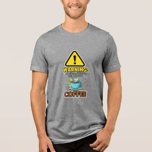 Warnung Sarkasmus ist aktiviert Ich brauche Kaffee Tri-Blend Shirt