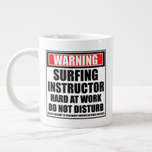 Warnung vor einem Surflehrer bei der Arbeit Jumbo-Tasse