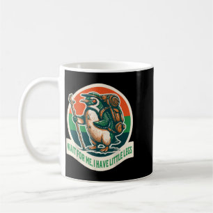 Warte auf den kleinen Beine-Pinguin beim Wandern L Kaffeetasse