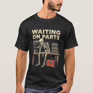 Wartend auf Teile Lustiges Skelett Mechaniker Gara T-Shirt