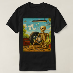 Wartend auf Teile Skelett Mechaniker Outdoor-Garag T-Shirt