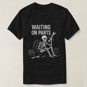 Wartender Mechaniker Skelett Minimalist T-Shirt