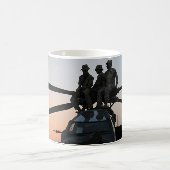 Wartete die Show Tasse (Mittel)