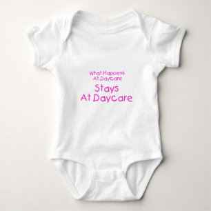 Was am Kindertagesstätte geschieht, bleibe am Baby Strampler