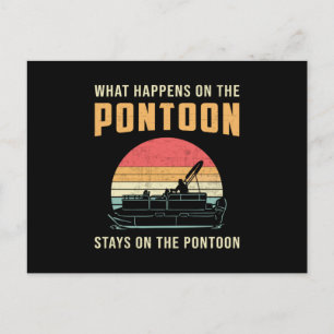 Was auf dem Pontoon-Boot-Segelboot geschieht Postkarte
