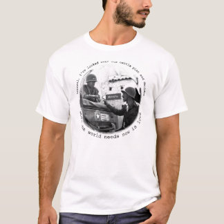Was die Welt jetzt… benötigt T-Shirt