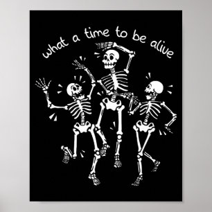 Was für eine Zeit, um lebendig zu sein Skelett tan Poster