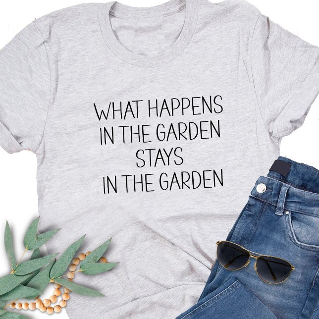 Was im Garten passiert Bleibe Humorisches Funny T-Shirt (Von Creator hochgeladen)