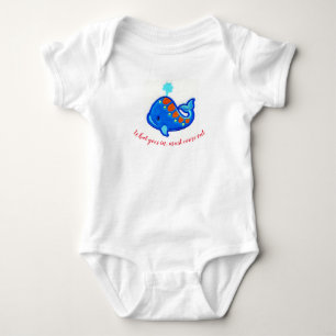 "Was in-muss herauskommen" Baby Strampler