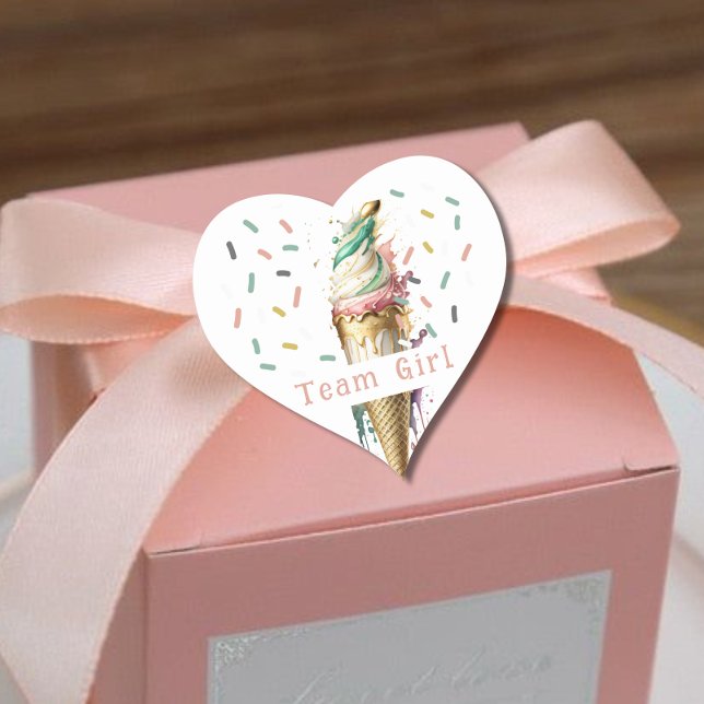 Was ist die Kuppe ist ein Mädchen? Herz-Aufkleber (Von Creator hochgeladen)