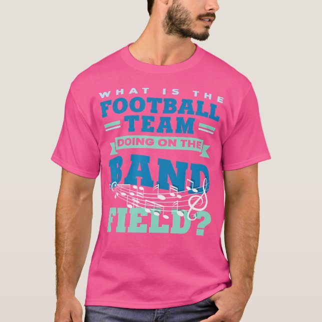 Was macht das Fußballteam auf dem Bandfeld? T-Shirt (Vorderseite)