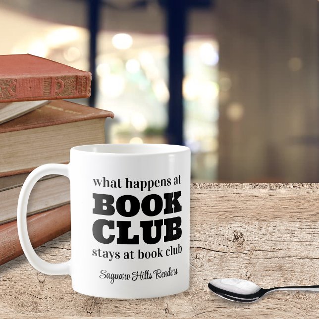 Was passiert bei Book Club Name Coffee Tasse (funny book club name coffee mug humor what happens at book club stays at book club reading gift)