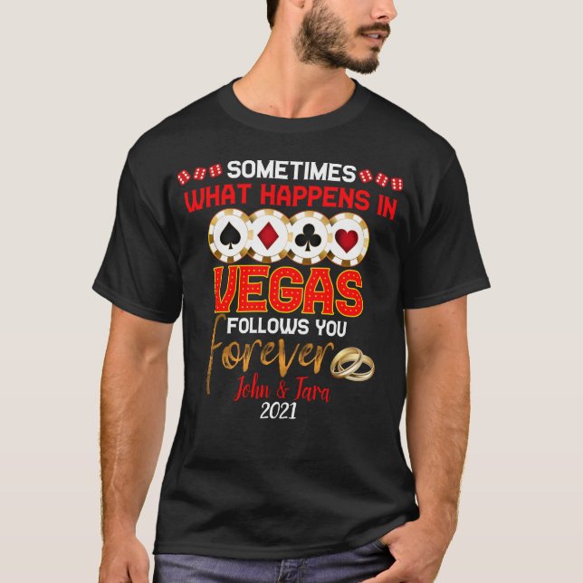 Was passiert im Verheirateten Paar des Vegas-Jahre T-Shirt (Vorderseite)