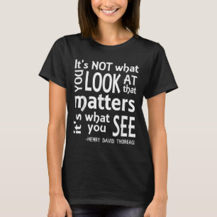 Was Sie sehen, ist das Thoreau Zitat-Teemaschine T-Shirt