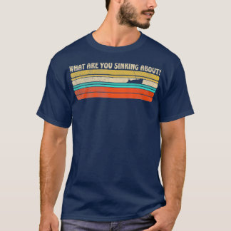 Was sinken Sie an dem lustigen Retroboot? T-Shirt
