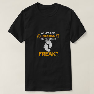 Was starrst du auf dich als zweibeinige Freak? T-Shirt