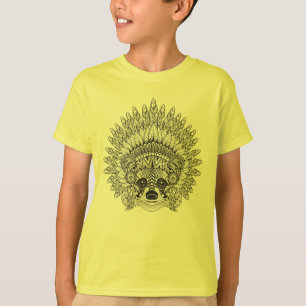 Waschbär in mit Federn versehenem T-Shirt