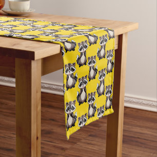 Waschbär-Muster-Design Gelb Kurzer Tischläufer