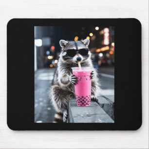 Waschbär trinkt eisgekühlten Boba rosa Tee lustige Mousepad