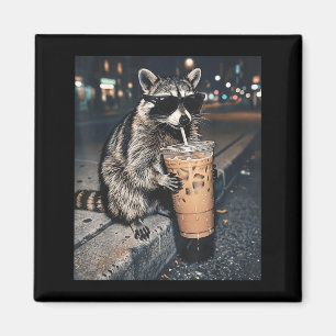 Waschbär trinkt eisgekühlten Kaffee lustiges Tier- Magnet