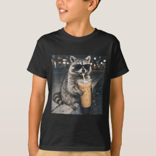 Waschbär trinkt Eiskaffee lustiger Tier-Meme Männe T-Shirt