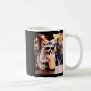 Waschbär trinkt Eiskaffee lustiges Tier Meme coo Kaffeetasse