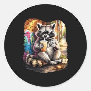 Waschbär trinkt Eiskaffee lustiges Tier-Meme Männe Runder Aufkleber