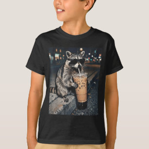 Waschbär trinkt Eiskaffee lustiges Tier Meme Männe T-Shirt