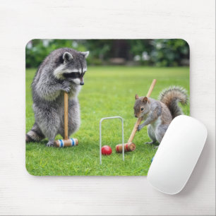Waschbär und Eichhörnchen spielen Krocket Mousepad